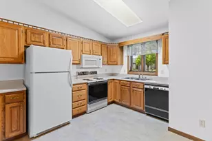 639 Wood Violet Ln, Sun Prairie, WI 53590 - Photo 2