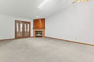 639 Wood Violet Ln, Sun Prairie, WI 53590 - Photo 8