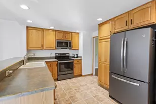 1620 Maple St, Middleton, WI 53562 - Photo 12