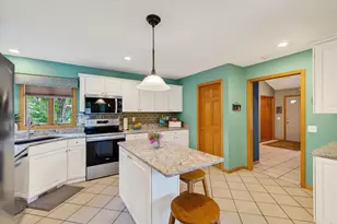 706 Summerton Ct, Sun Prairie, WI 53590 - Photo 10
