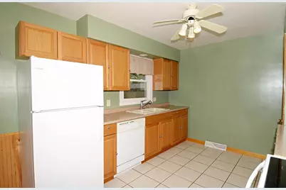 201 Locust Court, Portage, WI 53901 - Photo 8