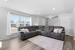 813 Feather Sound Dr, Verona, WI 53593 - Photo 8