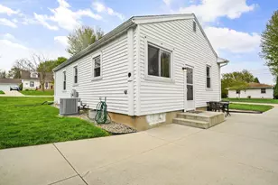 424 Martin St, Sun Prairie, WI 53590 - Photo 12