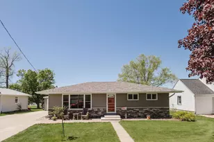 880 2nd St, Platteville,  53818 - Photo 2
