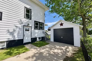 412 Marion St, Portage, WI 53901 - Photo 2