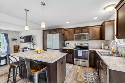 876 Remington Way, Sun Prairie, WI 53590 - Photo 4