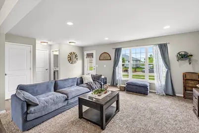 876 Remington Way, Sun Prairie, WI 53590 - Photo 2