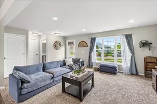876 Remington Way, Sun Prairie, WI 53590 - Photo 2