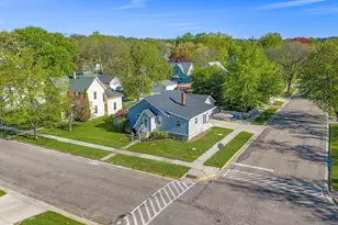 431 5th St, Baraboo, WI 53913 - Photo 4