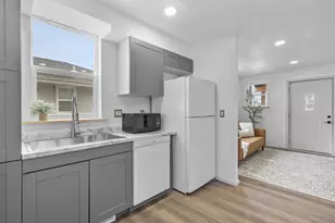 1317 Everett St, Madison, WI 53704 - Photo 8