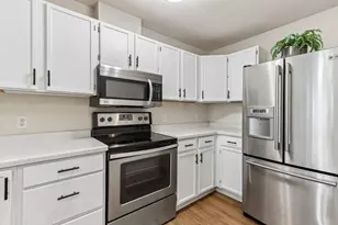 301 Harbour Town Dr, Madison, WI 53717 - Photo 10