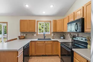 N7579 Pine Ridge Cir, Portage, WI 53901 - Photo 6