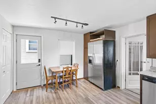 1212 Johnson St, Madison, WI 53703 - Photo 10