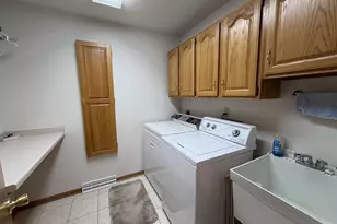 206 Shady Oak Ct, Janesville, WI 53548 - Photo 22