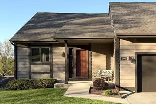 206 Shady Oak Ct, Janesville, WI 53548 - Photo 2