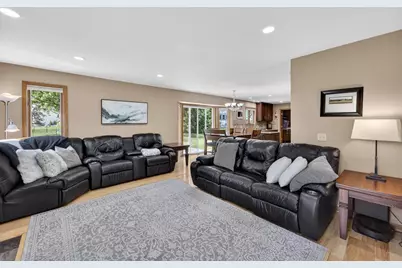 404 Doral Court, Waunakee, WI 53597 - Photo 8