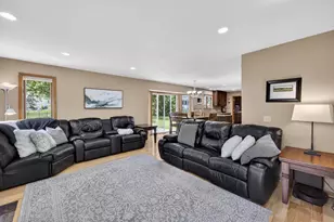 404 Doral Ct, Waunakee, WI 53597 - Photo 8