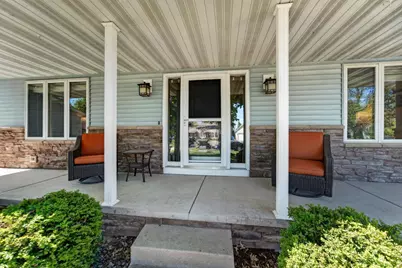 404 Doral Court, Waunakee, WI 53597 - Photo 2