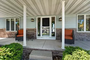 404 Doral Ct, Waunakee, WI 53597 - Photo 2