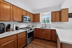 913 N Clover Ln, Cottage Grove, WI 53527 - Photo 6