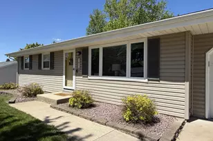 1616 Crestview St, Janesville, WI 53546 - Photo 2