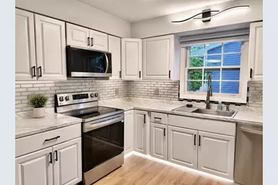 21 Kenosha Drive, Madison, WI 53705 - Photo 10