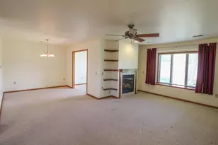 107 Buckingham Ct, Cambridge, WI 53523 - Photo 2