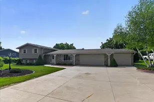 6689 Highland Dr, Windsor, WI 53598 - Photo 2