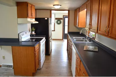 1717 Loftsgordon Avenue, Madison, WI 53704 - Photo 2
