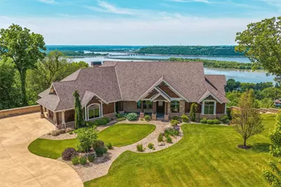 1581 Silver Oak Court, Hazel Green,  53811 - Photo 2