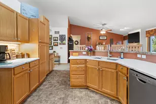 528 Clemens Ct, Portage, WI 53901 - Photo 6