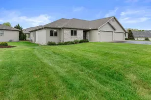 528 Clemens Ct, Portage, WI 53901 - Photo 32