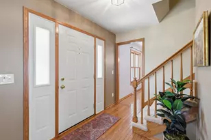 909 Bristol Ct, Stoughton, WI 53589 - Photo 4