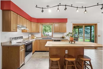 909 Bristol Court, Stoughton, WI 53589 - Photo 16