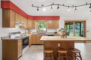 909 Bristol Ct, Stoughton, WI 53589 - Photo 16