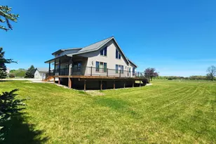 N6526 State Road 22, Pardeeville, WI 53954 - Photo 4