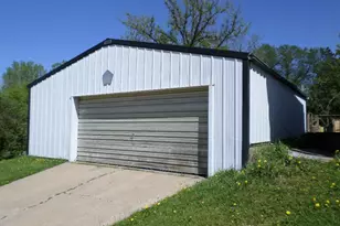 402 E Washington St, Tomah, WI 54660 - Photo 2