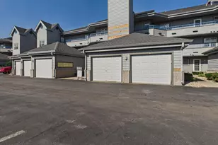 5383 Mariner's Cove Dr, Madison, WI 53704 - Photo 6