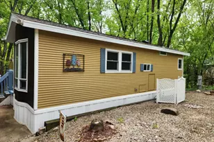 495 Sunset Cir, Edgerton, WI 53534 - Photo 2