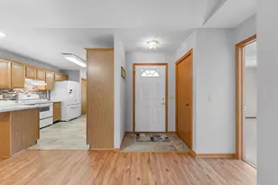 1711 Hillcrest Dr, Baraboo, WI 53913 - Photo 4