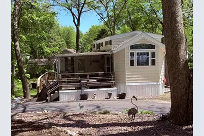247 Leisure Way, Edgerton, WI 53534 - Photo 2