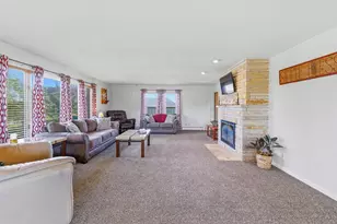 319 Hillcrest Dr, Beaver Dam, WI 53916 - Photo 16