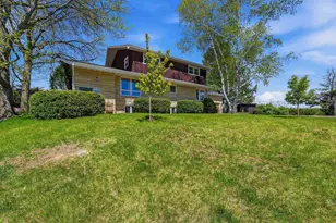 319 Hillcrest Dr, Beaver Dam, WI 53916 - Photo 2