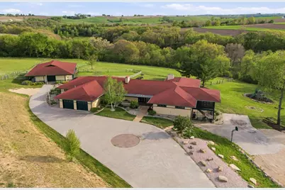 1049 Miller Road, Mineral Point, WI 53565 - Photo 4