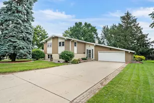 1309 Kuhle Dr, Sun Prairie, WI 53590 - Photo 2