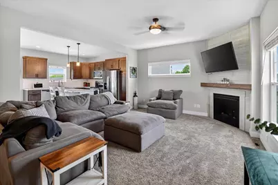 513 Water Tower Drive, Marshall, WI 53559 - Photo 6