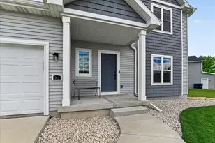 513 Water Tower Dr, Marshall, WI 53559 - Photo 4