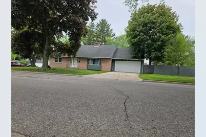 52 S Randall Avenue, Janesville, WI 53545 - Photo 4