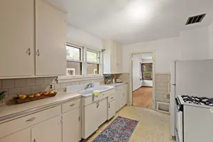 113 Van Deusen St, Madison, WI 53715 - Photo 4