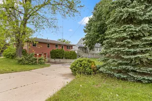 826 W Franklin St, Portage, WI 53901 - Photo 24
